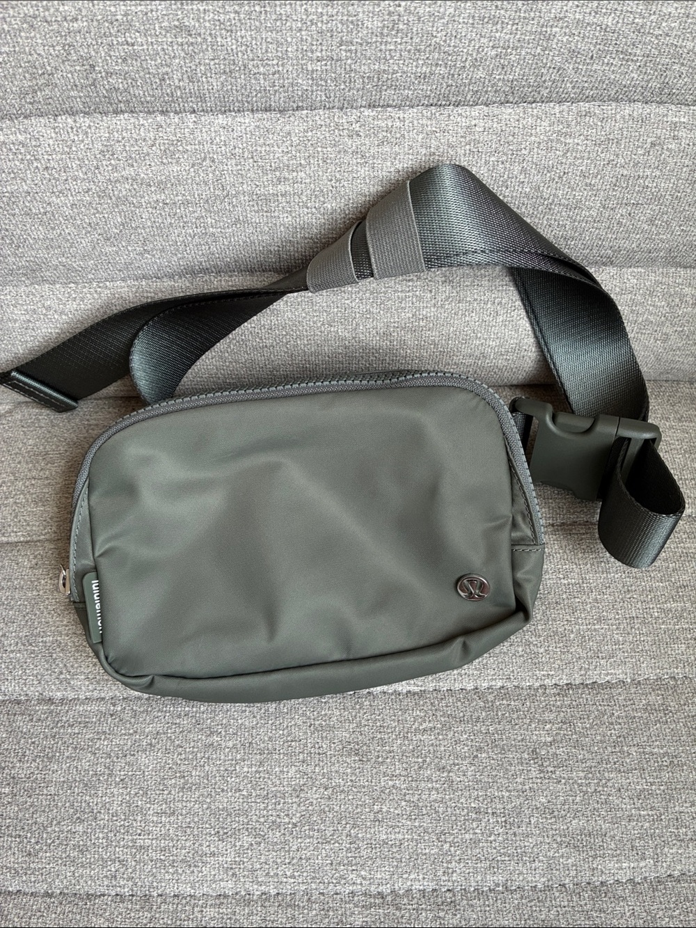 Lululemon 1L Everywhere Belt Bag (Olive or Gray) - Picture 10 of 12